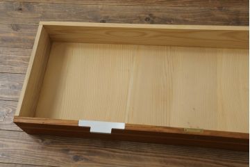 和製ビンテージ　総桐箪笥北欧デザインリメイク　シンプルな作りで取り入れやすい脚付きモダンローチェスト(引き出し、サイドチェスト、テレビ台、テレビボード、ヴィンテージ)(R-075182)