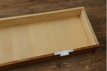 和製ビンテージ　総桐箪笥北欧デザインリメイク　シンプルな作りで取り入れやすい脚付きモダンローチェスト(引き出し、サイドチェスト、テレビ台、テレビボード、ヴィンテージ)(R-075182)