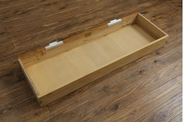 和製ビンテージ　総桐箪笥北欧デザインリメイク　シンプルな作りで取り入れやすい脚付きモダンローチェスト(引き出し、サイドチェスト、テレビ台、テレビボード、ヴィンテージ)(R-075182)