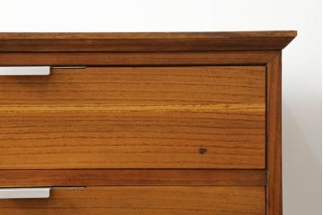 和製ビンテージ　総桐箪笥北欧デザインリメイク　シンプルな作りで取り入れやすい脚付きモダンローチェスト(引き出し、サイドチェスト、テレビ台、テレビボード、ヴィンテージ)(R-075182)