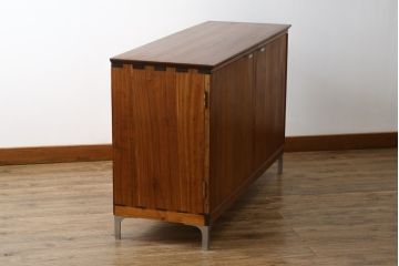 和製ビンテージ　総桐箪笥北欧デザインリメイク　シンプルな作りで取り入れやすい脚付きモダンサイドボード(ローボード、着物箪笥、衣装箪笥、和タンス、引き出し)(R-075186)