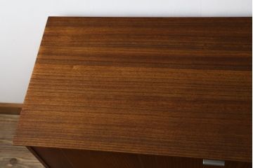 和製ビンテージ　総桐箪笥北欧デザインリメイク　シンプルな作りで取り入れやすい脚付きモダンサイドボード(ローボード、着物箪笥、衣装箪笥、和タンス、引き出し)(R-075186)