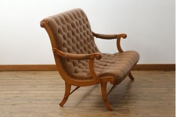 中古　美品!!　横浜ダニエル(daniel)　本革(レザー)　上品でクラシカルな佇まいが大人な雰囲気を醸し出すブーツラブシート(2人掛けソファ、二人掛け、アームソファ)(定価約67万円)(R-075187)