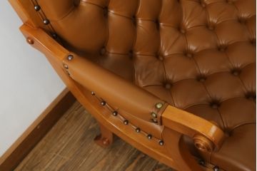 中古　美品!!　横浜ダニエル(daniel)　本革(レザー)　上品でクラシカルな佇まいが大人な雰囲気を醸し出すブーツラブシート(2人掛けソファ、二人掛け、アームソファ)(定価約67万円)(R-075187)