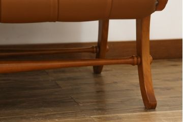 中古　美品!!　横浜ダニエル(daniel)　本革(レザー)　上品でクラシカルな佇まいが大人な雰囲気を醸し出すブーツラブシート(2人掛けソファ、二人掛け、アームソファ)(定価約67万円)(R-075187)