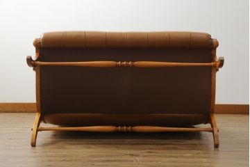 中古　美品!!　横浜ダニエル(daniel)　本革(レザー)　上品でクラシカルな佇まいが大人な雰囲気を醸し出すブーツラブシート(2人掛けソファ、二人掛け、アームソファ)(定価約67万円)(R-075187)
