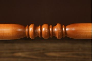 中古　美品!!　横浜ダニエル(daniel)　本革(レザー)　上品でクラシカルな佇まいが大人な雰囲気を醸し出すブーツラブシート(2人掛けソファ、二人掛け、アームソファ)(定価約67万円)(R-075187)