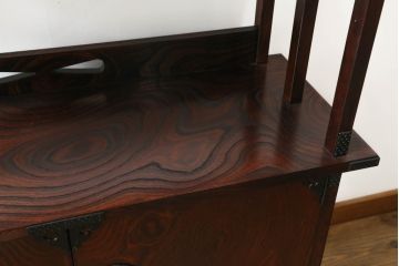 中古　美品!!　岩谷堂箪笥　深い木の色味とあられ金具が美しい飾り棚(茶棚、収納棚、戸棚)(R-075189)