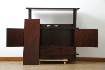 中古　美品!!　岩谷堂箪笥　深い木の色味とあられ金具が美しい飾り棚　(R-075189)