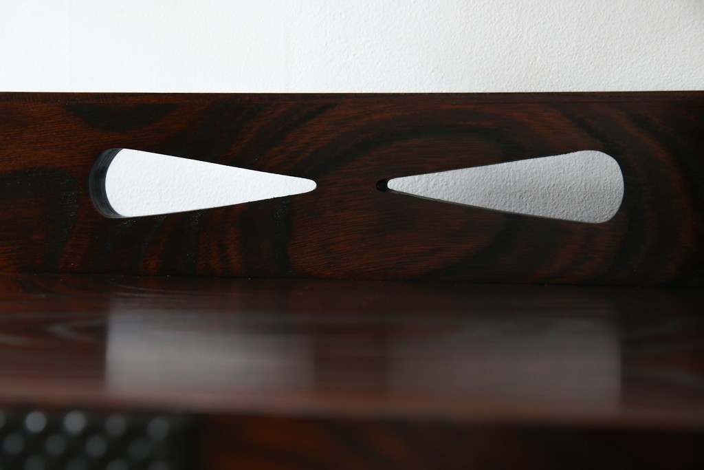 中古　美品!!　岩谷堂箪笥　深い木の色味とあられ金具が美しい飾り棚　(R-075189)