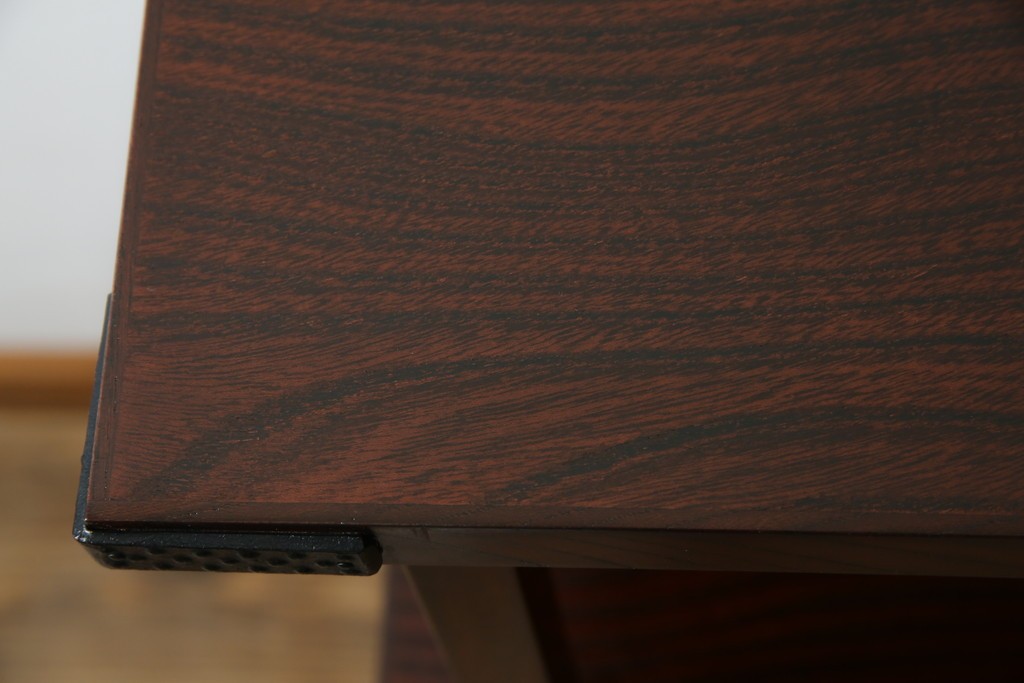 中古　美品!!　岩谷堂箪笥　深い木の色味とあられ金具が美しい飾り棚　(R-075189)