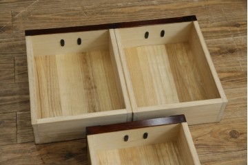 中古　美品!!　岩谷堂箪笥　深い木の色味とあられ金具が美しい飾り棚　(R-075189)