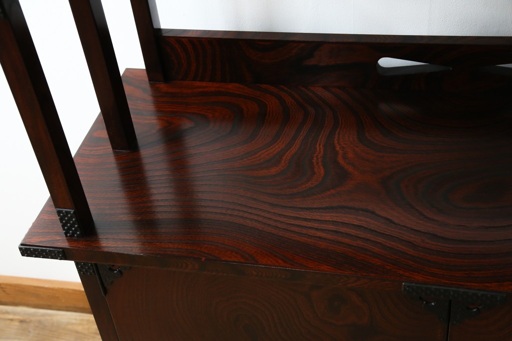 中古　美品!!　岩谷堂箪笥　深い木の色味とあられ金具が美しい飾り棚　(R-075189)