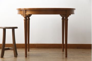 中古　美品　DREXEL HERITAGE(ドレクセルヘリテイジ)　Et Cetera(エトセトラ)　スラリと伸びた脚が目を惹く小振りなサイズのラウンドテーブル(ダイニングテーブル、丸テーブル、コーヒーテーブル、カフェテーブル)(R-075190)