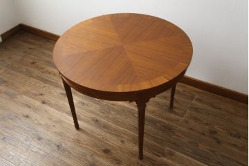中古　美品　DREXEL HERITAGE(ドレクセルヘリテイジ)　Et Cetera(エトセトラ)　スラリと伸びた脚が目を惹く小振りなサイズのラウンドテーブル(ダイニングテーブル、丸テーブル、コーヒーテーブル、カフェテーブル)(R-075190)