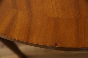 中古　美品　DREXEL HERITAGE(ドレクセルヘリテイジ)　Et Cetera(エトセトラ)　スラリと伸びた脚が目を惹く小振りなサイズのラウンドテーブル(ダイニングテーブル、丸テーブル、コーヒーテーブル、カフェテーブル)(R-075190)