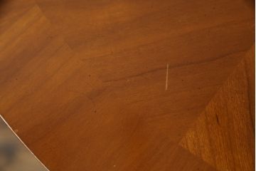 中古　美品　DREXEL HERITAGE(ドレクセルヘリテイジ)　Et Cetera(エトセトラ)　スラリと伸びた脚が目を惹く小振りなサイズのラウンドテーブル(ダイニングテーブル、丸テーブル、コーヒーテーブル、カフェテーブル)(R-075190)