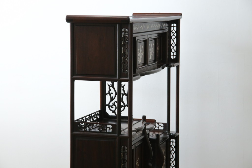 和製ヴィンテージ　花梨(カリン)材　象嵌入り　品の良い螺鈿(ラデン)が美しい飾り棚　(R-075191)