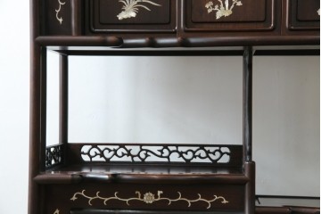 和製ヴィンテージ　花梨(カリン)材　象嵌入り　品の良い螺鈿(ラデン)が美しい飾り棚　(R-075191)