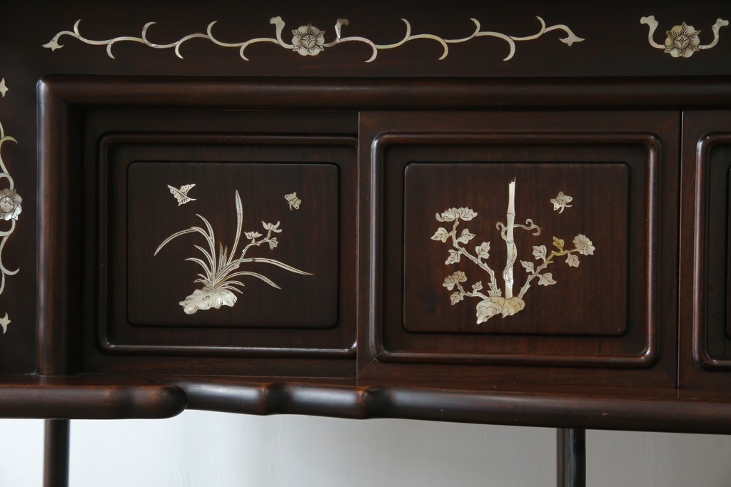 和製ヴィンテージ　花梨(カリン)材　象嵌入り　品の良い螺鈿(ラデン)が美しい飾り棚　(R-075191)