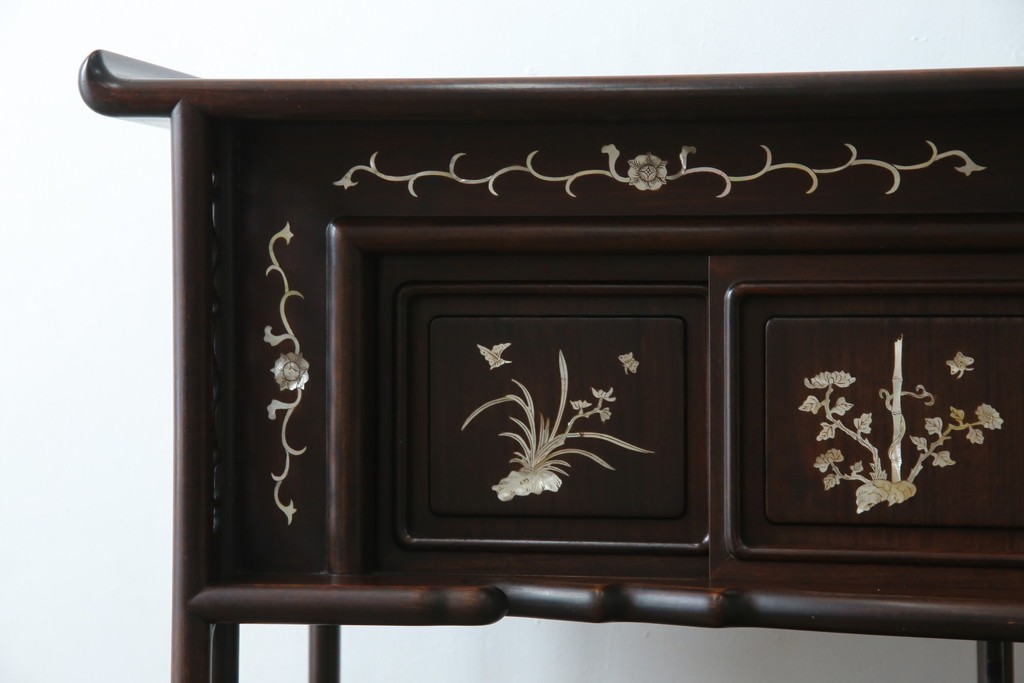 和製ヴィンテージ　花梨(カリン)材　象嵌入り　品の良い螺鈿(ラデン)が美しい飾り棚　(R-075191)