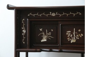 和製ヴィンテージ　花梨(カリン)材　象嵌入り　品の良い螺鈿(ラデン)が美しい飾り棚　(R-075191)