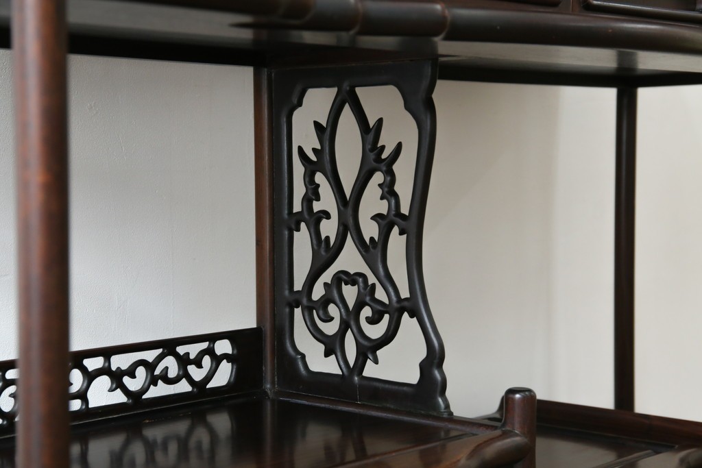 和製ヴィンテージ　花梨(カリン)材　象嵌入り　品の良い螺鈿(ラデン)が美しい飾り棚　(R-075191)