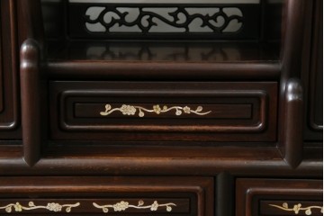 和製ヴィンテージ　花梨(カリン)材　象嵌入り　品の良い螺鈿(ラデン)が美しい飾り棚　(R-075191)