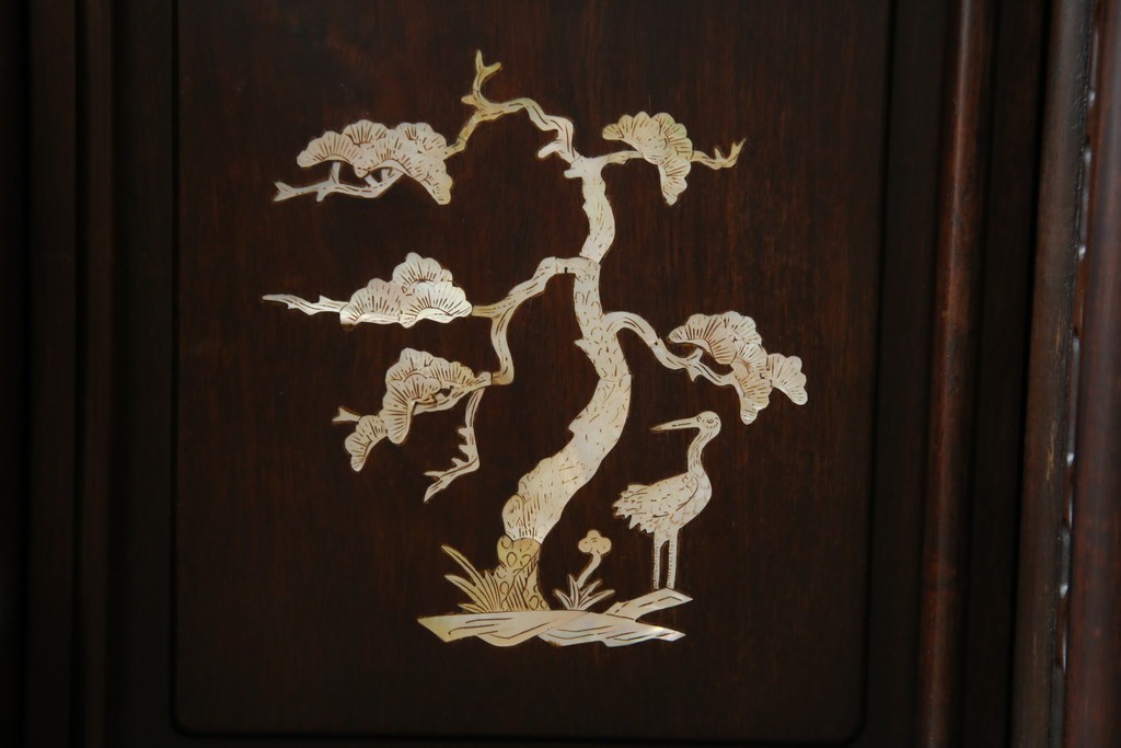 和製ヴィンテージ　花梨(カリン)材　象嵌入り　品の良い螺鈿(ラデン)が美しい飾り棚　(R-075191)