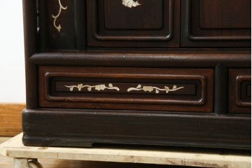 和製ヴィンテージ　花梨(カリン)材　象嵌入り　品の良い螺鈿(ラデン)が美しい飾り棚　(R-075191)