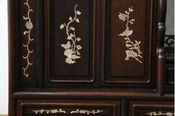 和製ヴィンテージ　花梨(カリン)材　象嵌入り　品の良い螺鈿(ラデン)が美しい飾り棚　(R-075191)