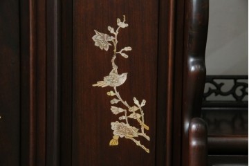 和製ヴィンテージ　花梨(カリン)材　象嵌入り　品の良い螺鈿(ラデン)が美しい飾り棚　(R-075191)