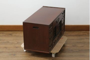和製アンティーク　上手物!!　総欅(ケヤキ)材　真鍮金具　落ち着いた色味と引き出し12杯の収納力が魅力的な小引き出し(収納棚、置き床、置床、小物収納、収納タンス、時代箪笥)(R-075193)