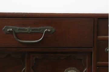 和製アンティーク　上手物!!　総欅(ケヤキ)材　真鍮金具　落ち着いた色味と引き出し12杯の収納力が魅力的な小引き出し(収納棚、置き床、置床、小物収納、収納タンス、時代箪笥)(R-075193)