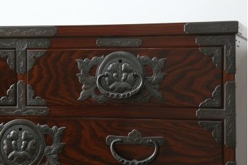 中古　美品!!　岩谷堂箪笥　別注　華塗り(木地呂塗り)　立派な手打ち金具が和の雰囲気を高める和箪笥(収納箪笥、衣装箪笥、引き出し、サイドチェスト)(定価約160万円)(R-075194)