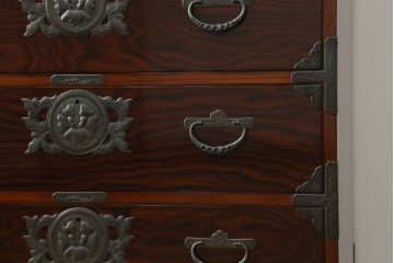 中古　美品!!　岩谷堂箪笥　別注　華塗り(木地呂塗り)　立派な手打ち金具が和の雰囲気を高める和箪笥(収納箪笥、衣装箪笥、引き出し、サイドチェスト)(定価約160万円)(R-075194)