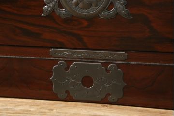 中古　美品!!　岩谷堂箪笥　別注　華塗り(木地呂塗り)　立派な手打ち金具が和の雰囲気を高める和箪笥(収納箪笥、衣装箪笥、引き出し、サイドチェスト)(定価約160万円)(R-075194)