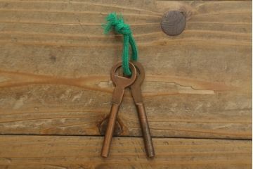 中古　美品!!　岩谷堂箪笥　別注　華塗り(木地呂塗り)　立派な手打ち金具が和の雰囲気を高める和箪笥(収納箪笥、衣装箪笥、引き出し、サイドチェスト)(定価約160万円)(R-075194)