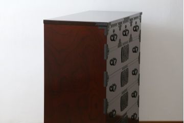 中古　美品　田中家具　欅(ケヤキ)材　落ち着いた和の雰囲気漂う二本松伝統家具の和箪笥(衣装箪笥、収納箪笥、引き出し)(R-075195)
