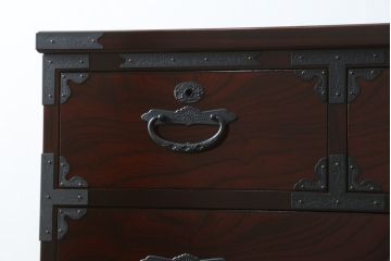 中古　美品　田中家具　欅(ケヤキ)材　落ち着いた和の雰囲気漂う二本松伝統家具の和箪笥(衣装箪笥、収納箪笥、引き出し)(R-075195)