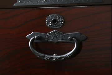 中古　美品　田中家具　欅(ケヤキ)材　落ち着いた和の雰囲気漂う二本松伝統家具の和箪笥(衣装箪笥、収納箪笥、引き出し)(R-075195)
