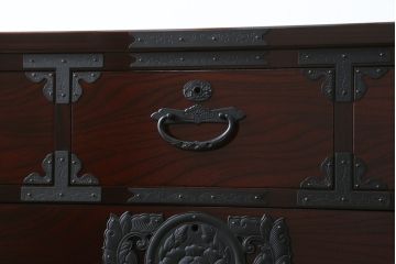 中古　美品　田中家具　欅(ケヤキ)材　落ち着いた和の雰囲気漂う二本松伝統家具の和箪笥(衣装箪笥、収納箪笥、引き出し)(R-075195)