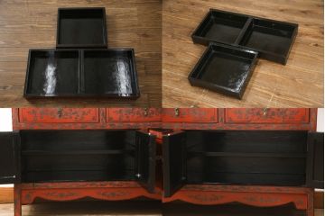 アジアンビンテージ　朱塗り　オリエンタルな雰囲気漂うボタニカル柄(図柄)が目を惹くローボード(収納棚、戸棚、サイドボード、サイドキャビネット、ヴィンテージ)(R-075198)