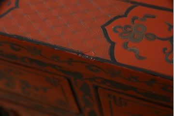 アジアンビンテージ　朱塗り　オリエンタルな雰囲気漂うボタニカル柄(図柄)が目を惹くローボード(収納棚、戸棚、サイドボード、サイドキャビネット、ヴィンテージ)(R-075198)
