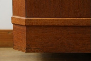 和製ヴィンテージ　日田工芸　チーク材　北欧デザインのキャビネット　(R-075199)