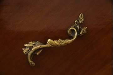 イタリアアンティーク　大型!!　最高級!!　マホガニー材　堂々とした佇まいと真鍮飾り金具が目を惹くレザートップのキドニーデスク(ワークデスク、平机、机、在宅用、在宅ワーク用)(R-075200)
