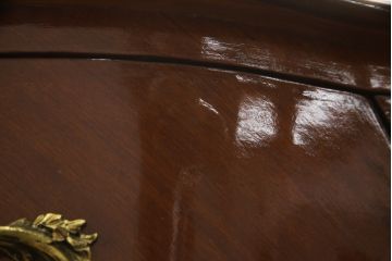 イタリアアンティーク　大型!!　最高級!!　マホガニー材　堂々とした佇まいと真鍮飾り金具が目を惹くレザートップのキドニーデスク(ワークデスク、平机、机、在宅用、在宅ワーク用)(R-075200)