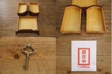 イタリアアンティーク　大型!!　最高級!!　マホガニー材　堂々とした佇まいと真鍮飾り金具が目を惹くレザートップのキドニーデスク(ワークデスク、平机、机、在宅用、在宅ワーク用)(R-075200)