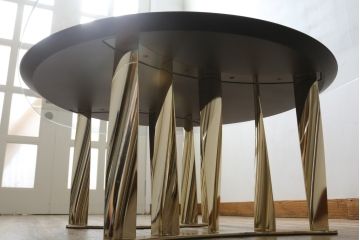 中古　美品　Cassina(カッシーナ)　476-15　BOBOLI(ボボリ)　ガラス天板　個性溢れるデザインが魅力のオーバルローテーブル(リビングテーブル、センターテーブル)(定価約68万円)(R-075201)