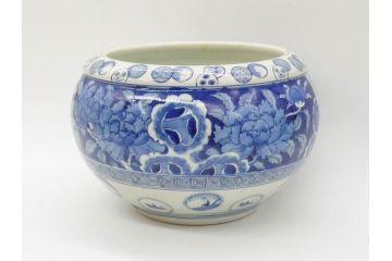 江戸期　上手物　古伊万里　染付　窓絵　丁寧に描かれた様々な絵柄が素敵な鉢(深鉢)(R-075235)